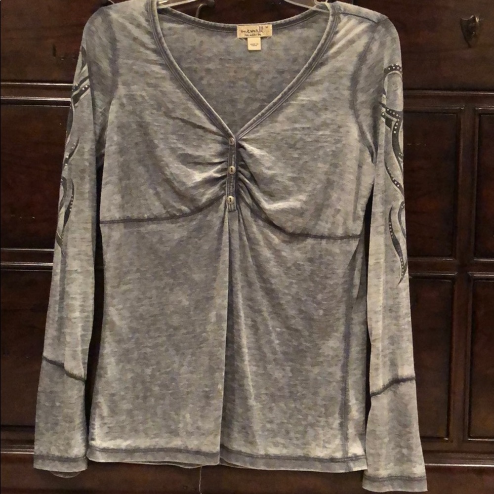 Long sleeve distressed graphic shirt